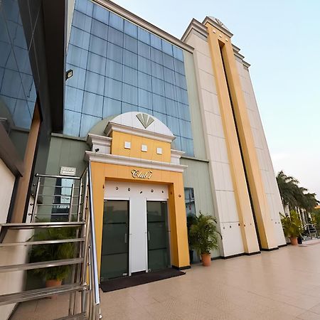 Club 7 Resort And Banquets Bareilly Exterior photo