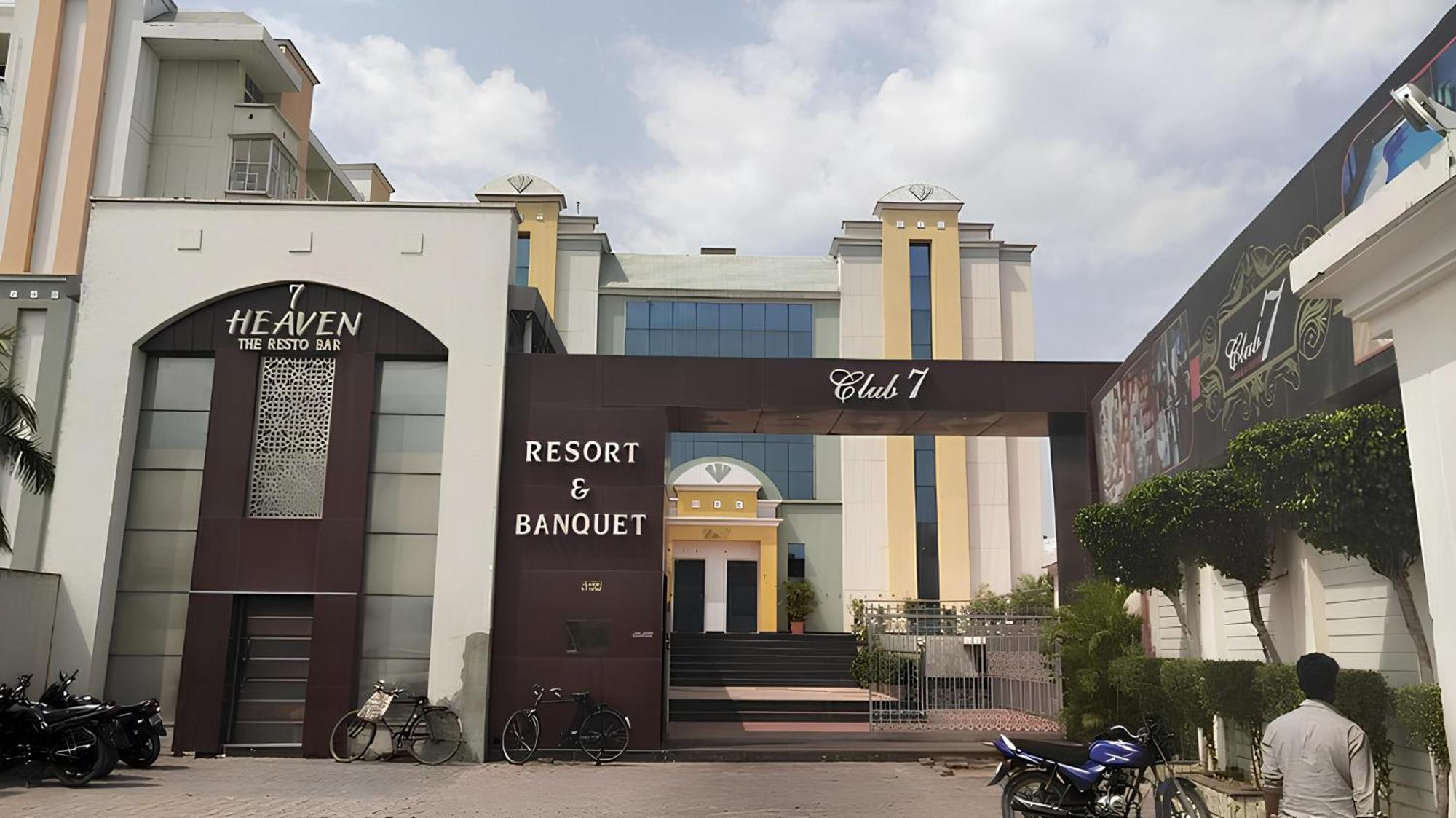 Club 7 Resort And Banquets Bareilly Exterior photo
