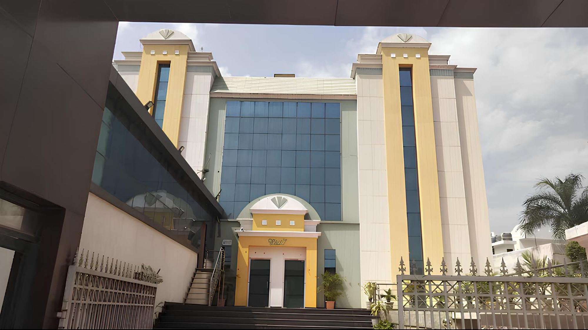 Club 7 Resort And Banquets Bareilly Exterior photo